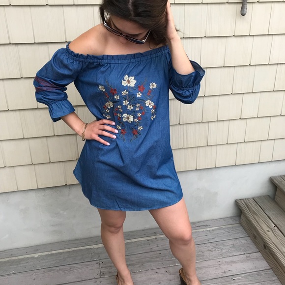 Blu Pepper Dresses & Skirts - 💥HP💥Embroidered Peasant Style Dress/Tunic